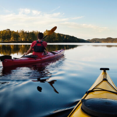 Familjevänligt paddlings- och roddäventyr på Ragnerudsjön