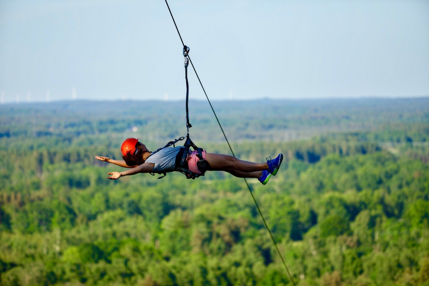 Zipline på Kungsbyggets äventyrspark