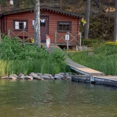 Bastu vid Vänerns strand på Rolfskärrs Stugby