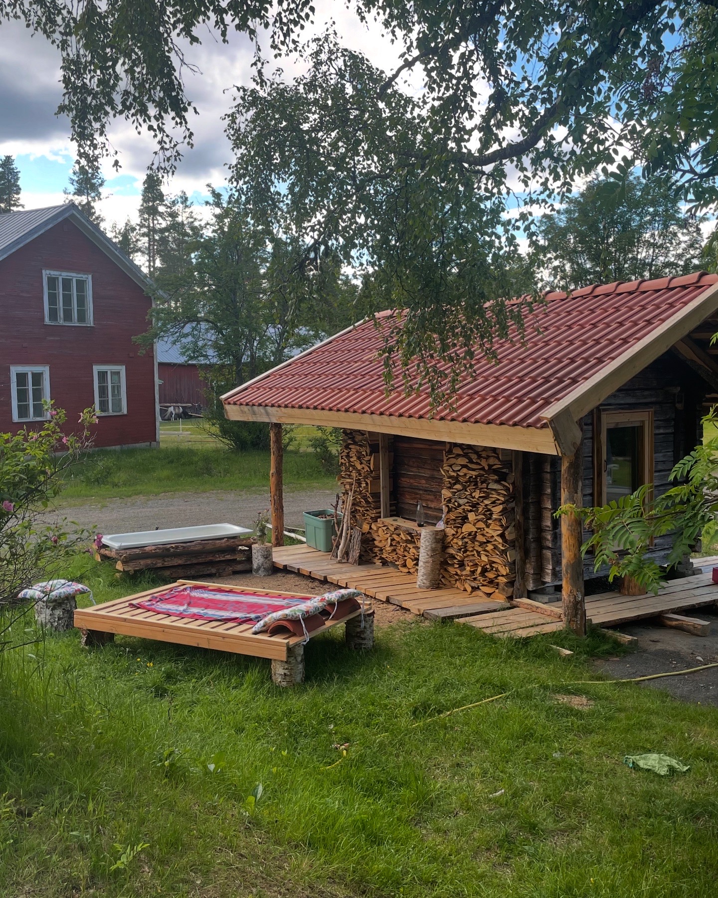 Traditionell vedeldad bastu i Dragnäs hos Lapland Adventures