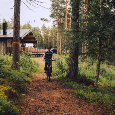 Mountainbike hyra i Kalvträsk med cykel och hjälm