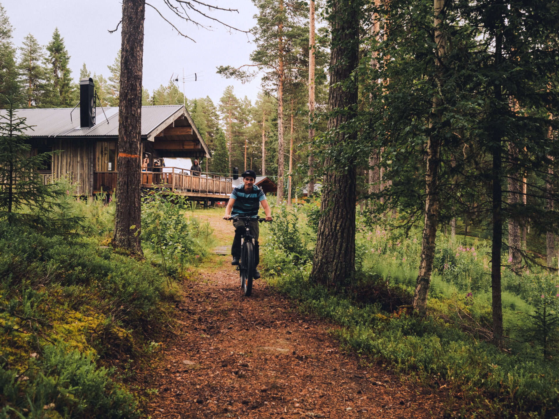Mountainbike hyra i Kalvträsk med cykel och hjälm