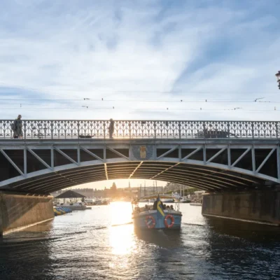 Sightseeing i Stockholm med elbåt