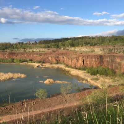 Kinnekulle Explorer: Guidad tur-och-retur-vandring från Hellekis till det stora stenbrottet