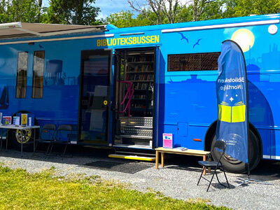 Biblioteksbussens sommartur – Nyby bygdegård