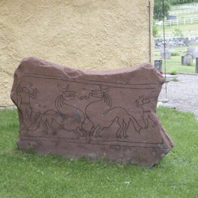 Bildstenen vid Häggeby kyrka