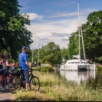 Bland kanalpionjärer, sjökaptener och skjutskarlar – en cykeltur genom Göta kanals historia