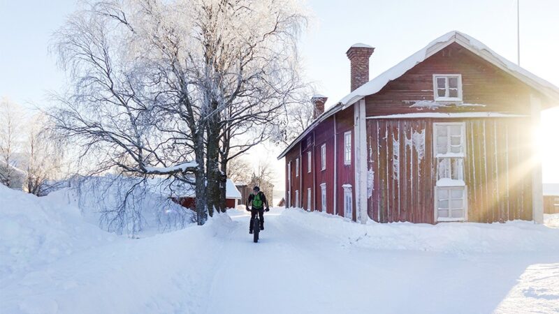 Cykleläventyr på snö och is