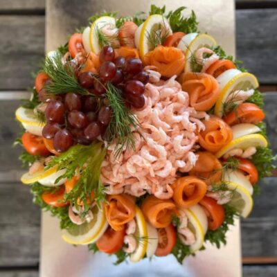 Fira Mors Dag på Grebys med smörgåstårtsbuffé