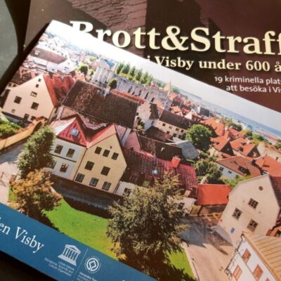 Gå en stadsvandring på egen hand i Visby