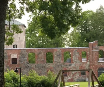 Gräfsnäs slottsruin öppnar