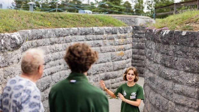 Guidad tur och utställning i Tingstäde fästning