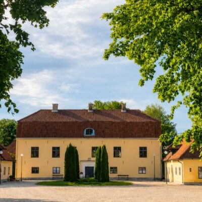 Historisk guidning Roma Kungsgård – tisdagar och torsdagar kl. 11:00 under hela juli