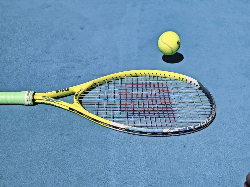 Nykroppa tennisplan
