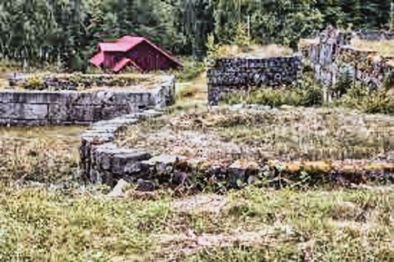 Karlsdals hyttruin, Karlsdal