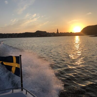 Lär dig köra motorbåt i Fjällbacka Skärgård på en helgkurs!