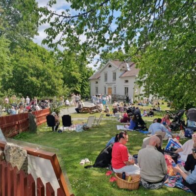 Midsommarfirande på Färsna gård, Norrtälje