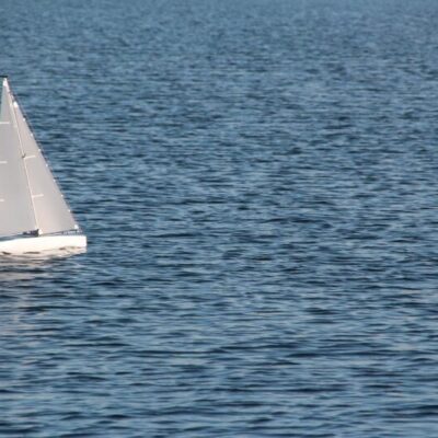 Modellbåtsracing på Medskogssjöns camping