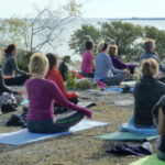 Morgonyoga på Grogarnsbeget, Östergarn