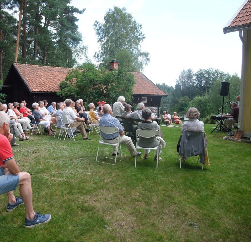 Östeuropeisk klezmermusik med fartiga låtar och lyriska sånger på Tallbo