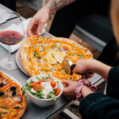 Pizza, musslor och bubblor vid havskanten