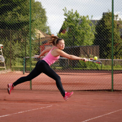 Play tennis in Hjo