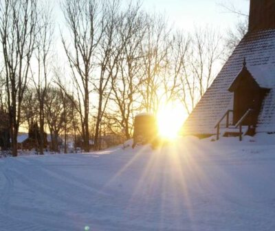 Runstenen vid Österunda kyrka