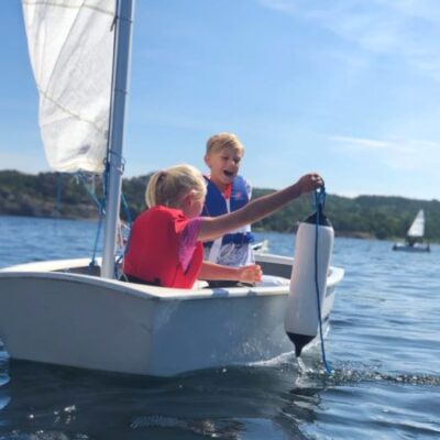 Seglarläger för barn 7–16 år.