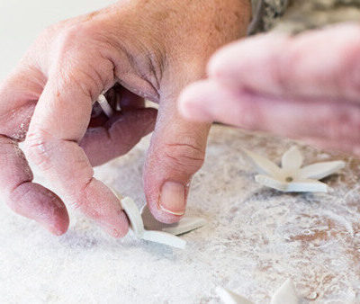 Skapa smycken i keramik