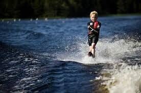 Sommarlovsaktivitet – Vattenskidor och/eller Wakeboard