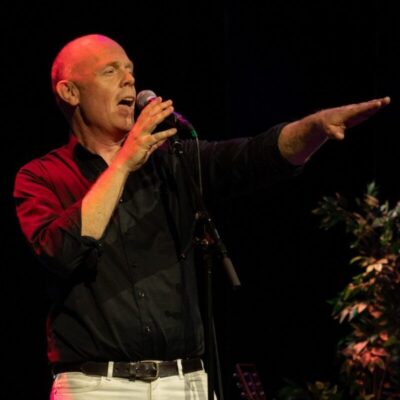 Sommarnattenstoner: Enmansshow med Jacke Sjödin (Sverige)