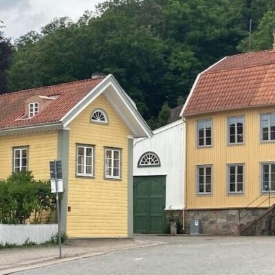 Stadspromenad längs Västra gatan i Kungälv