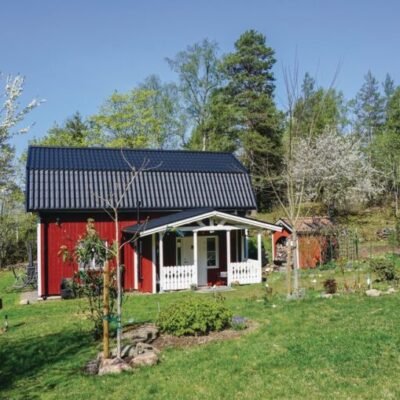 Stuga och loppis vid Bräcke