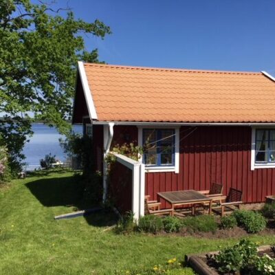 Stuga vid Mullsjön – egen strand