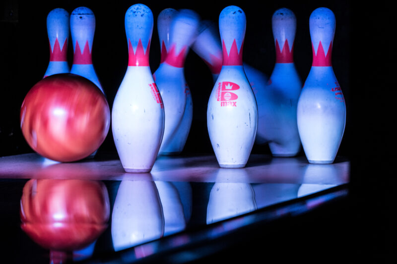 Stures Bowling och Sportbar
