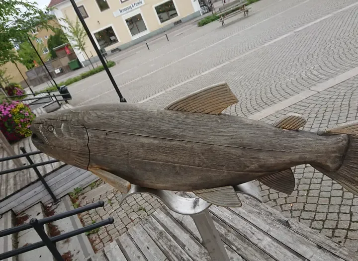 Trästaty Gullspångslaxen