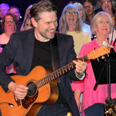Unforgettable med Song of Joy och Emil Ernebro