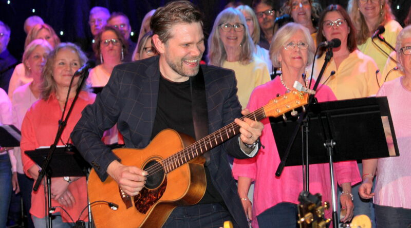 Unforgettable med Song of Joy och Emil Ernebro