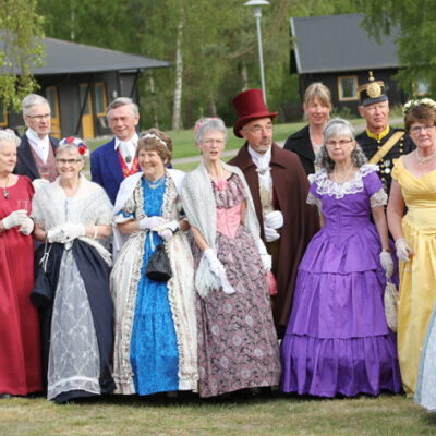 Uppvisning av danser från 1700- & 1800-talet