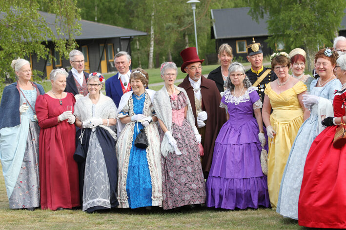 Uppvisning av danser från 1700- & 1800-talet