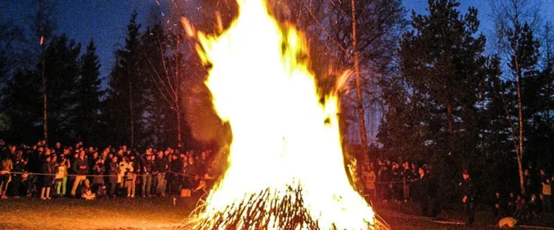 Valborgsmässoeld i Axvall